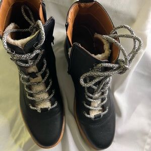 Black ankle boot. Size 9M